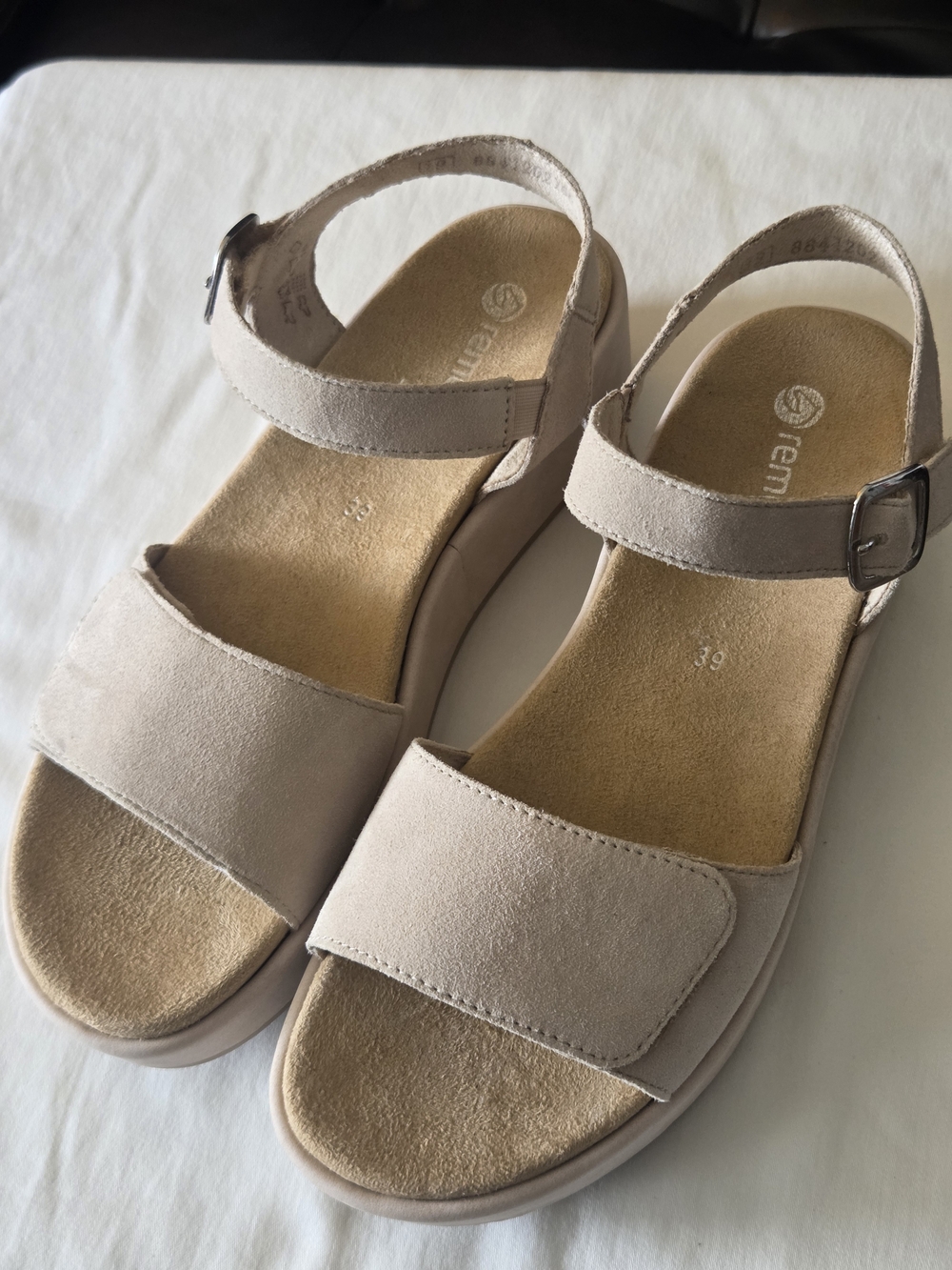 REMONTE Comfort Suede Platform Sandals in Taupe - NEW